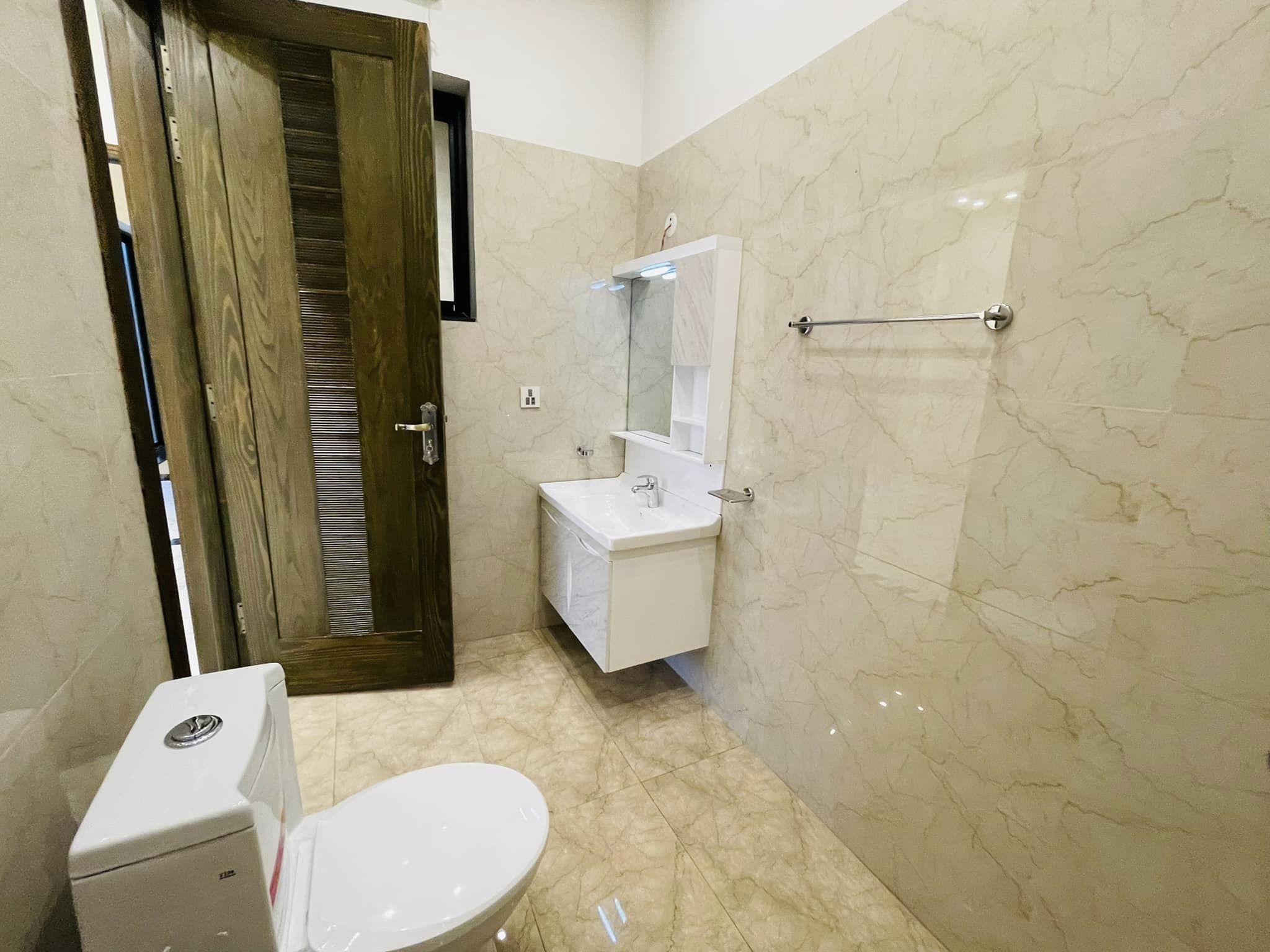 10 Marla Brand New House For Sale In Bahria Town Lahore