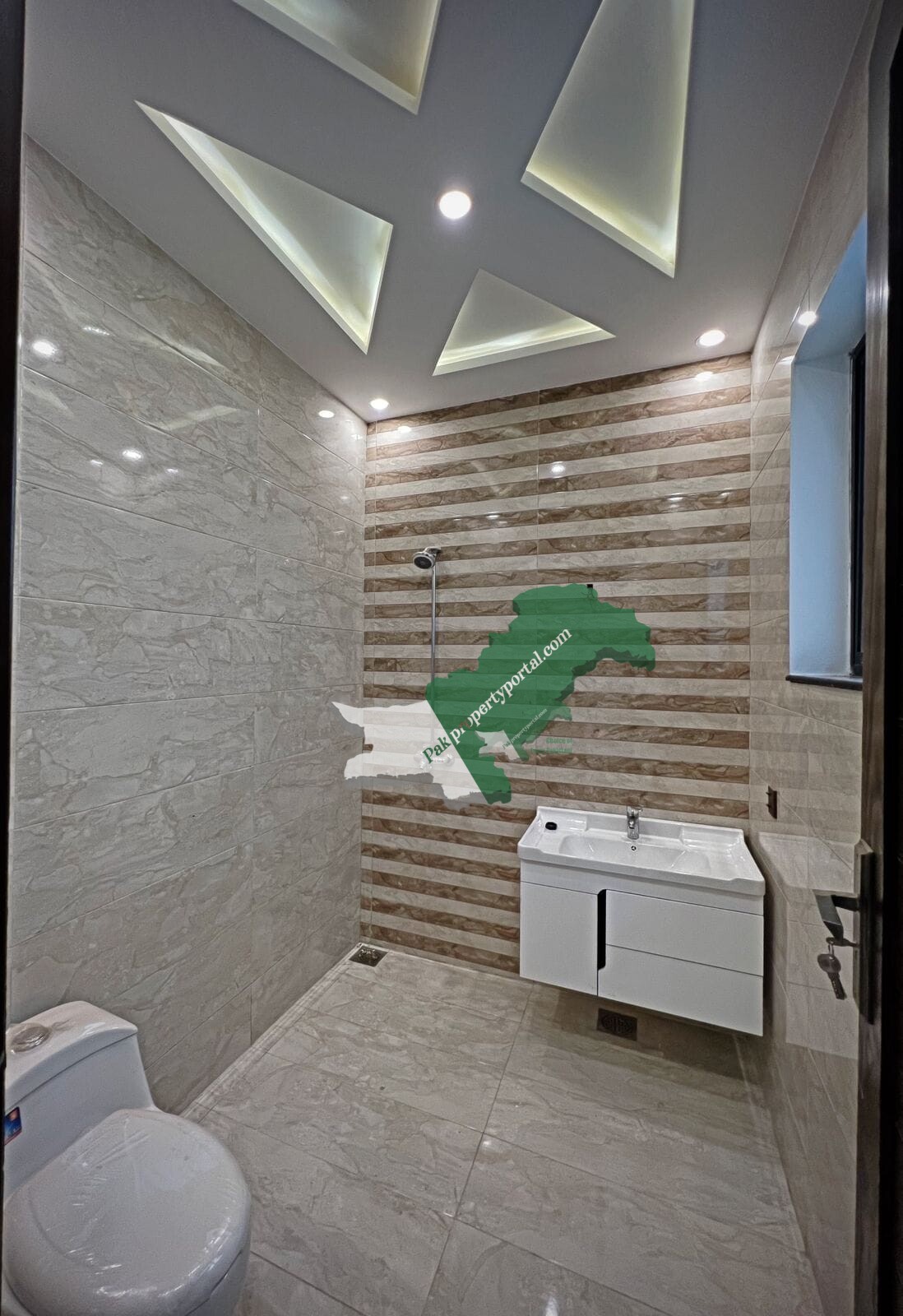 10 Marla House for sale in Canal Valley society (Facing Park) near Bahria town Lahore