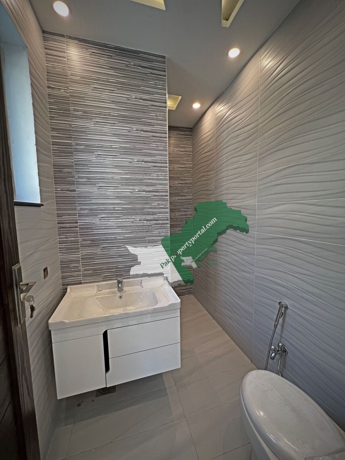 10 Marla House for sale in Canal Valley society (Facing Park) near Bahria town Lahore