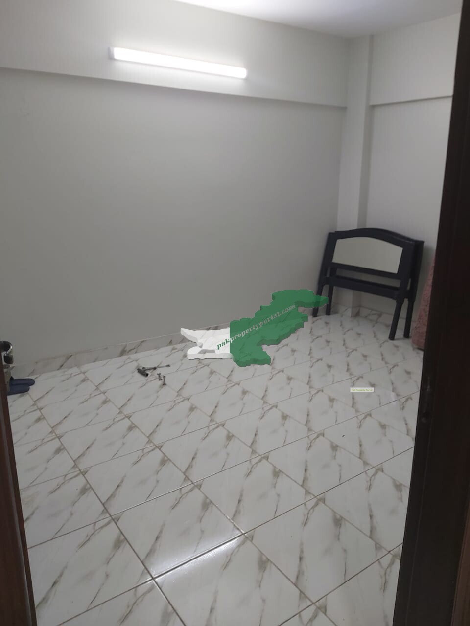 Flat for sale in Safari Blasing gulistan-e-jauhar block 12 Karachi