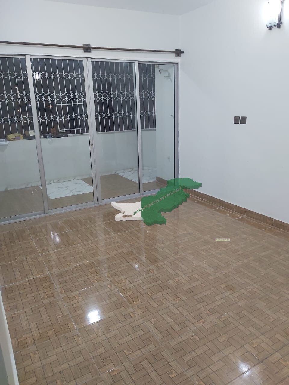 Flat for sale in Safari Blasing gulistan-e-jauhar block 12 Karachi