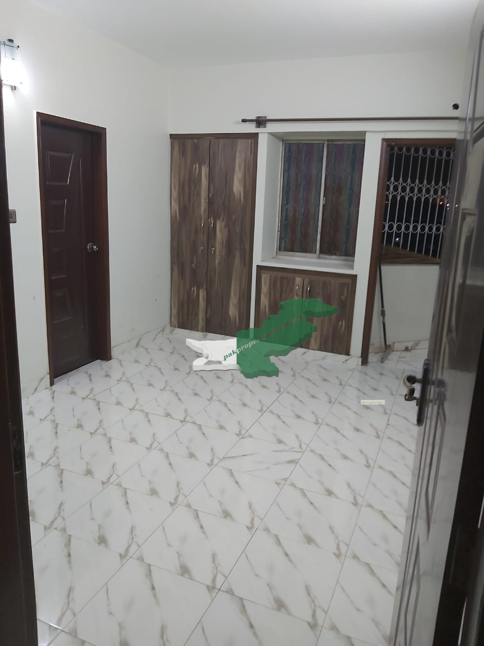 Flat for sale in Safari Blasing gulistan-e-jauhar block 12 Karachi