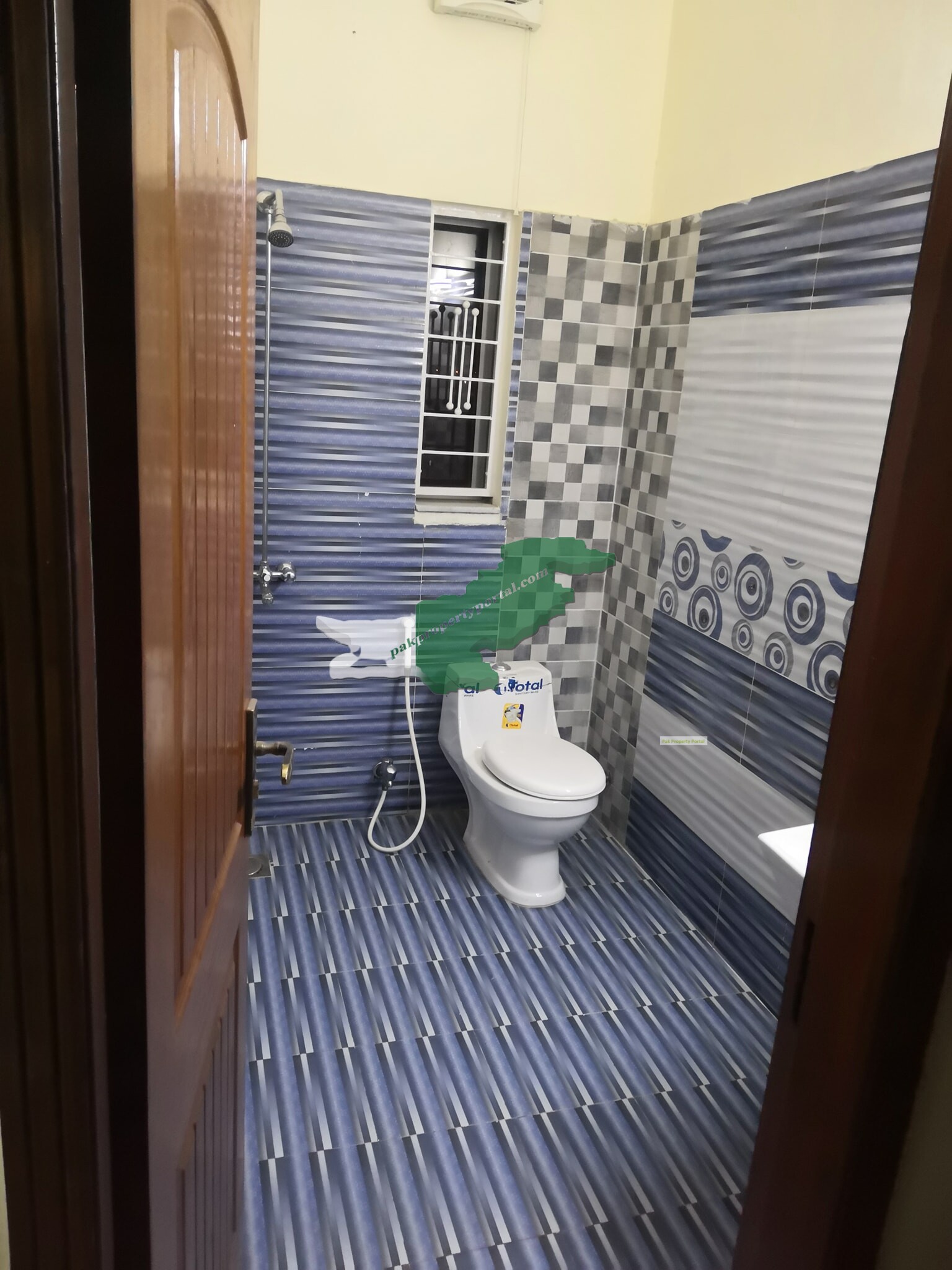 10 Marla Brand New Corner House For Sale in Bahria Orchard Phase 1 Lahore. Ideal location near Cinema, School and Commer