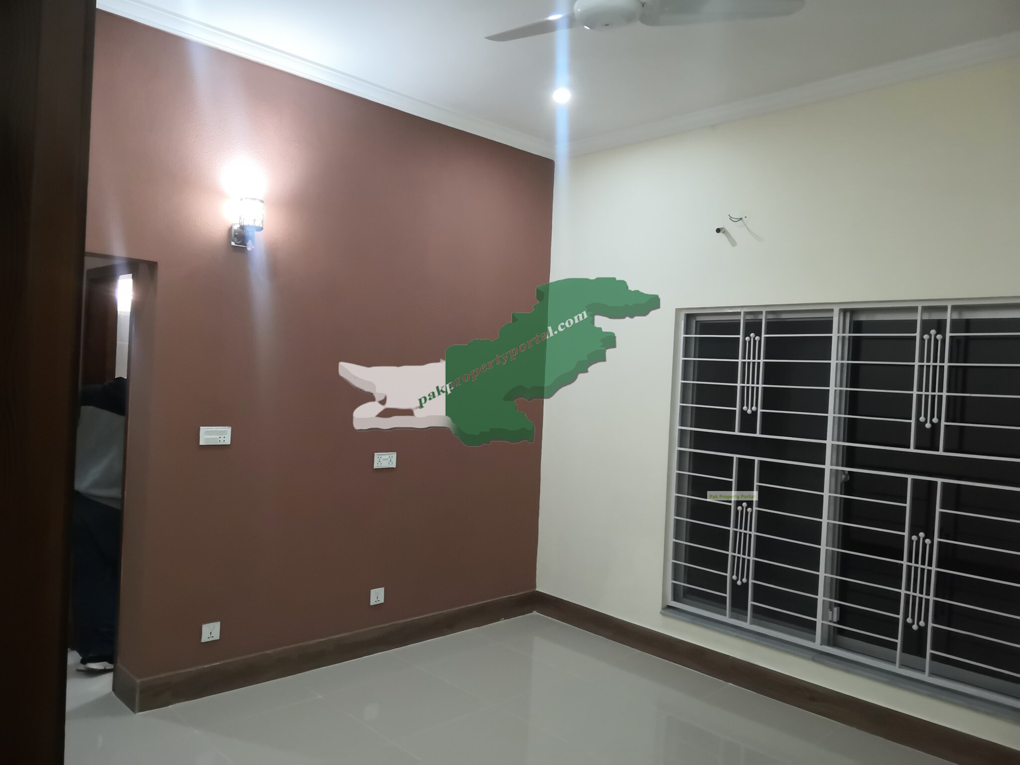 10 Marla Brand New Corner House For Sale in Bahria Orchard Phase 1 Lahore. Ideal location near Cinema, School and Commer