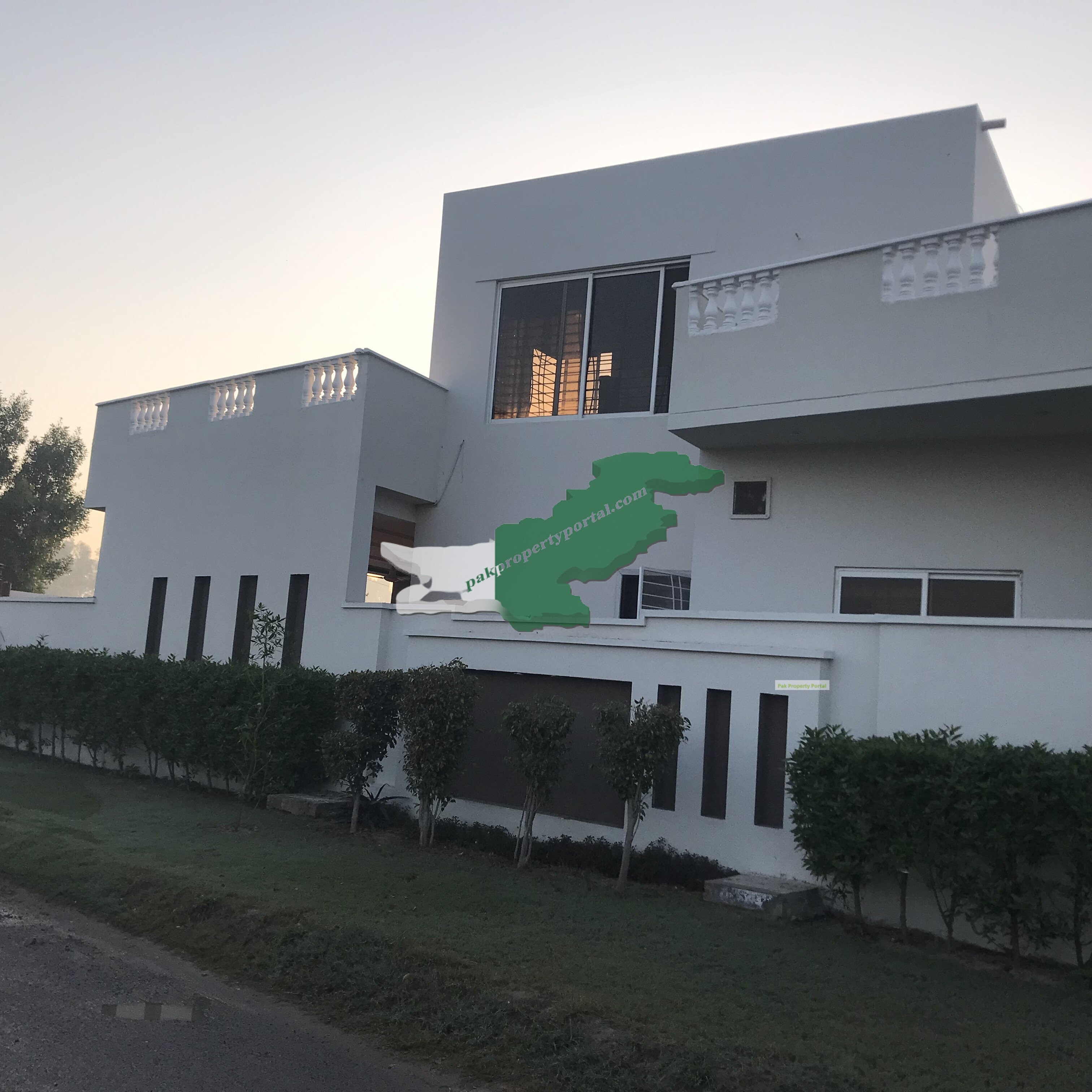 One Kanal Beautiful Single storey corner house