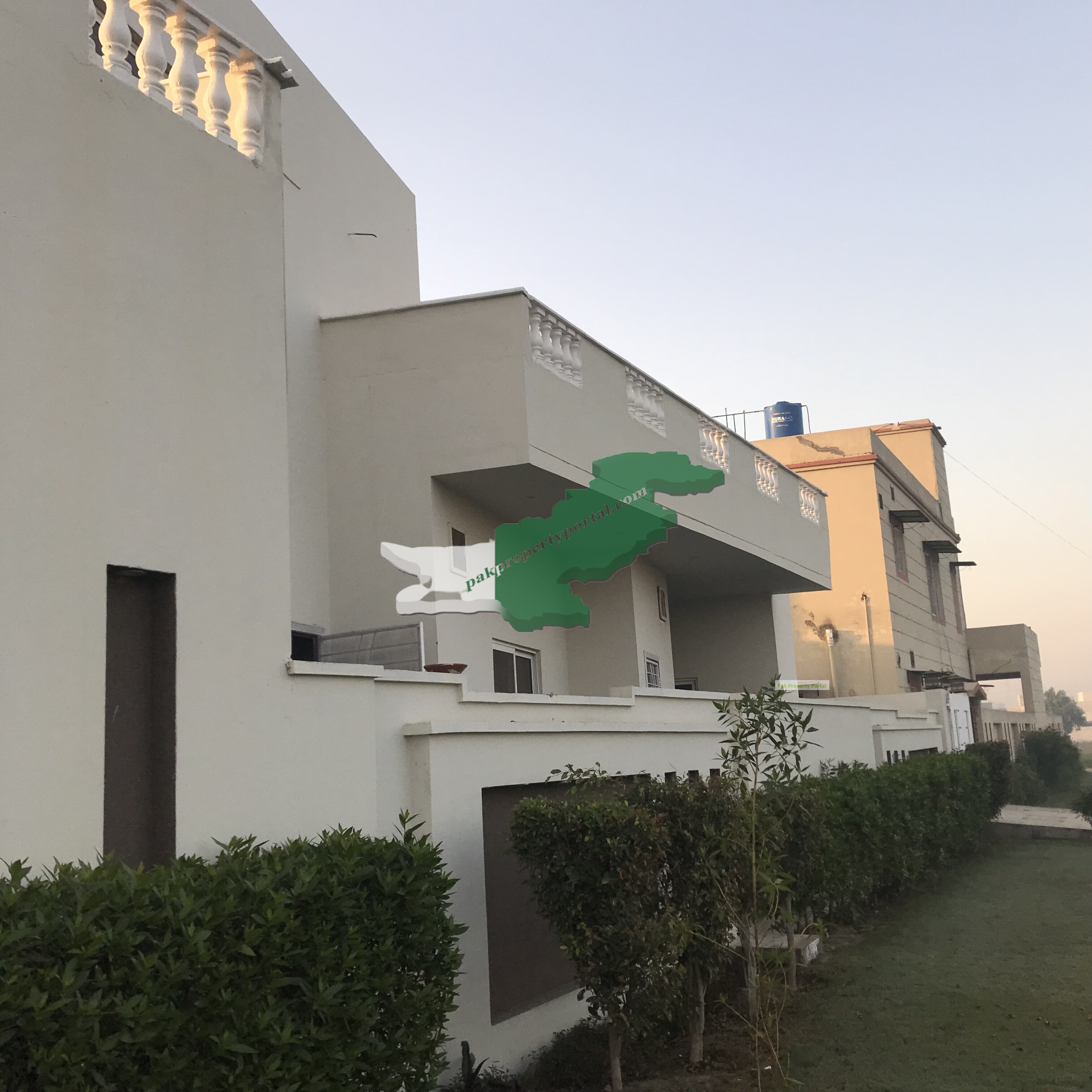 One Kanal Beautiful Single storey corner house