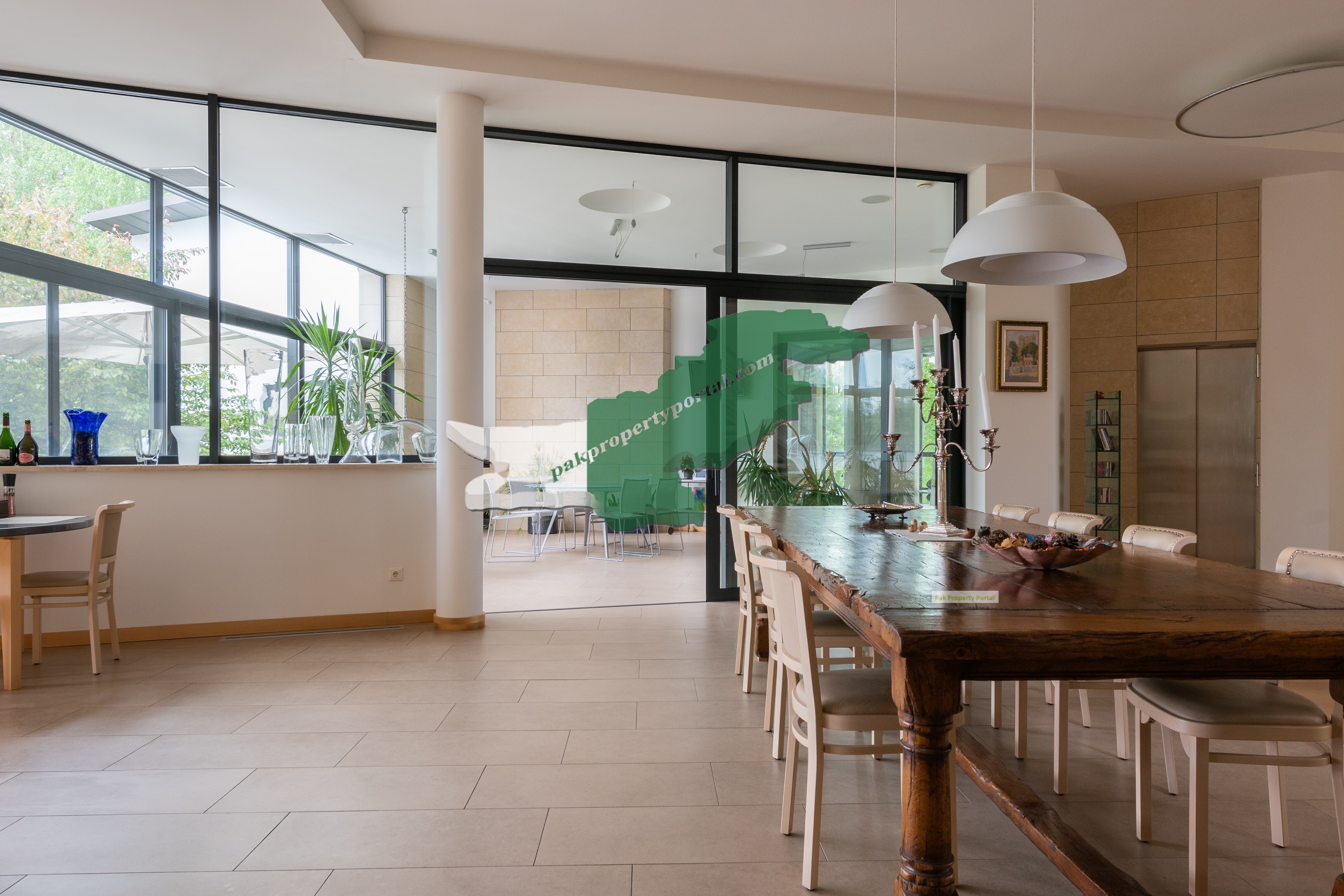 10 Marla Pristine House Available to be purchased