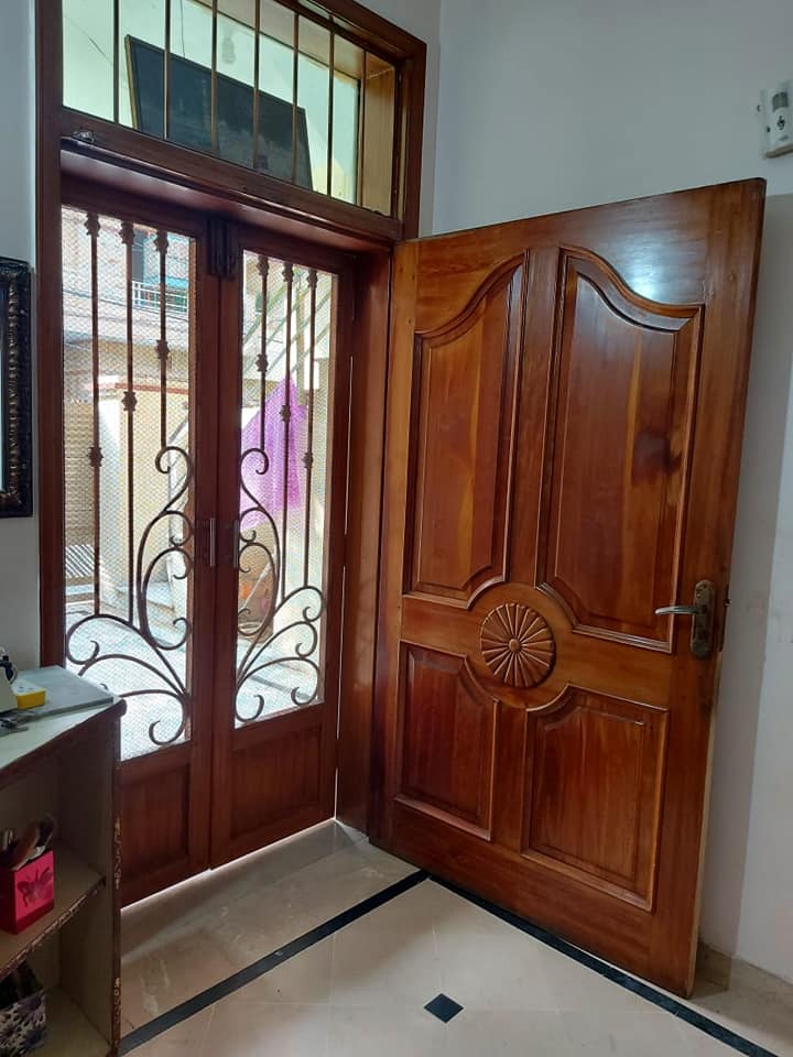 5 Marla Tripal Story House for sale in wapda town phase 1 G4 block Lahore