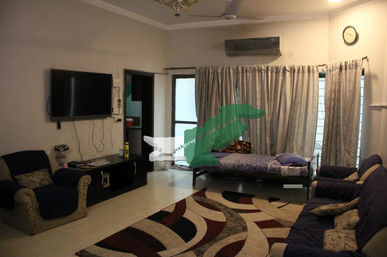 1 kanal  House For Sale In  Punjab Society Phase 1  Main College Road Lahore.