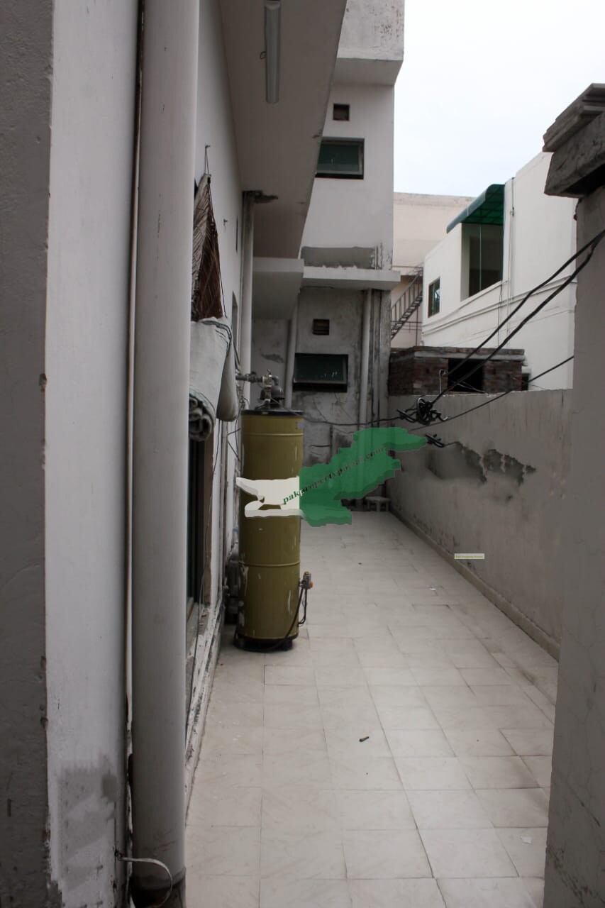 1 kanal  House For Sale In  Punjab Society Phase 1  Main College Road Lahore.