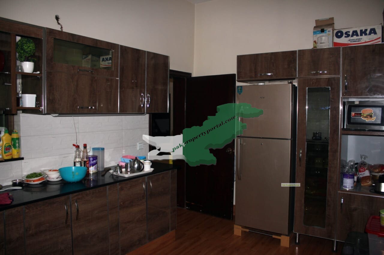 1 kanal  House For Sale In  Punjab Society Phase 1  Main College Road Lahore.