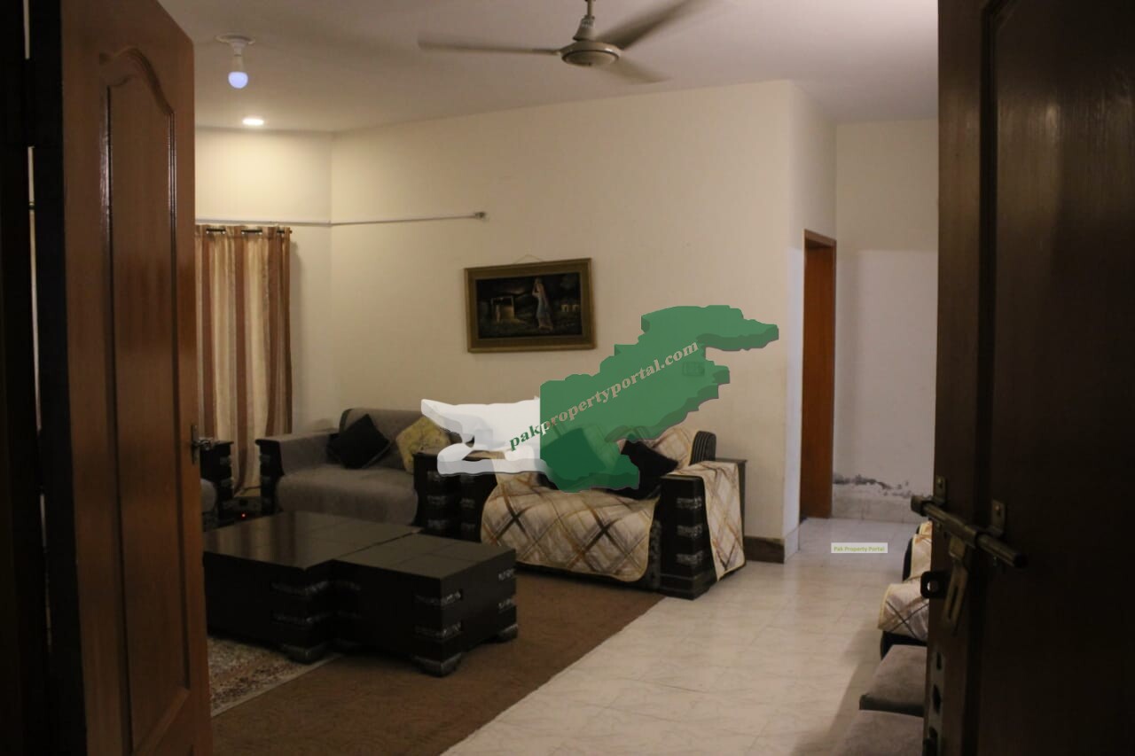 1 kanal  House For Sale In  Punjab Society Phase 1  Main College Road Lahore.