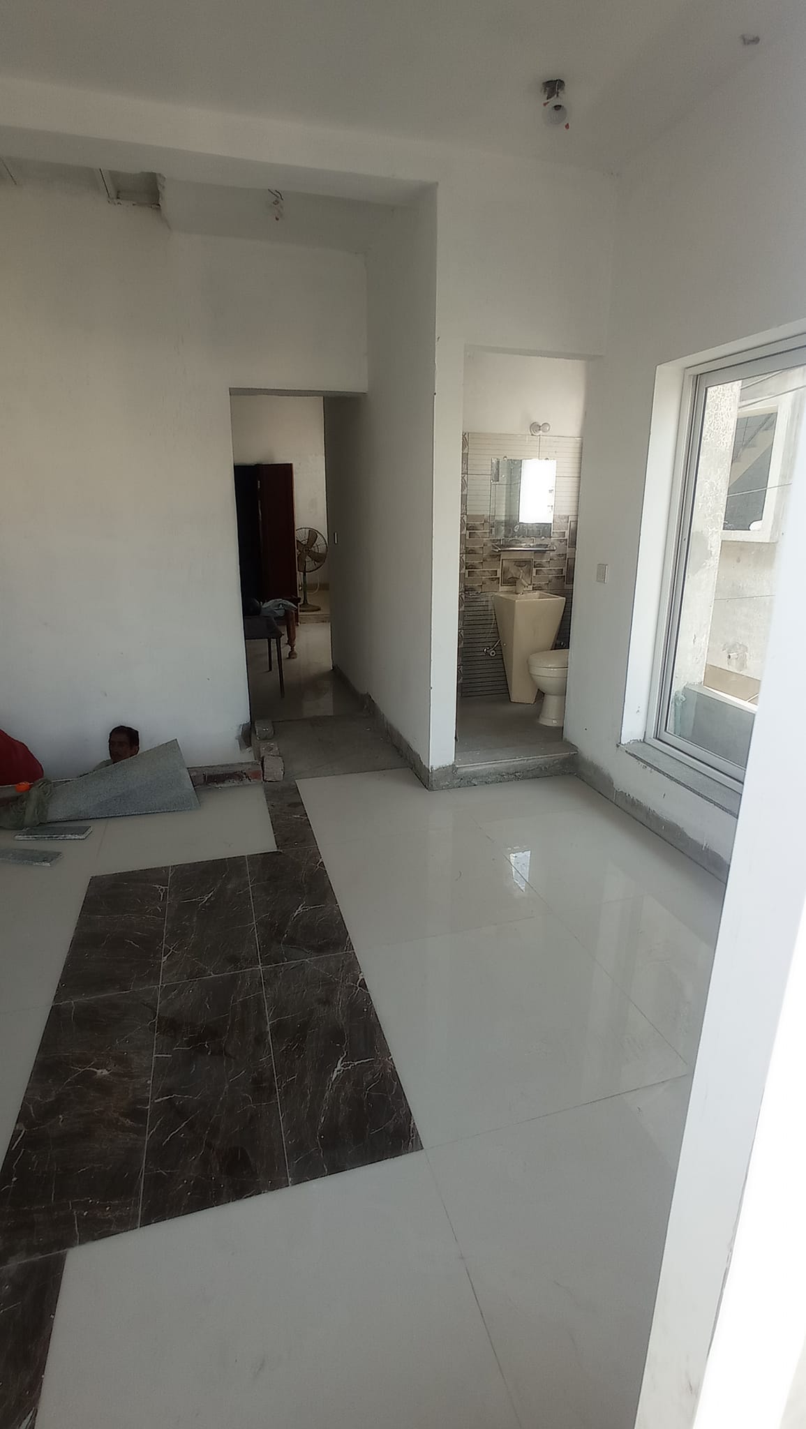 Flat available for rent Near UCP Shoukatkhanum Lahore