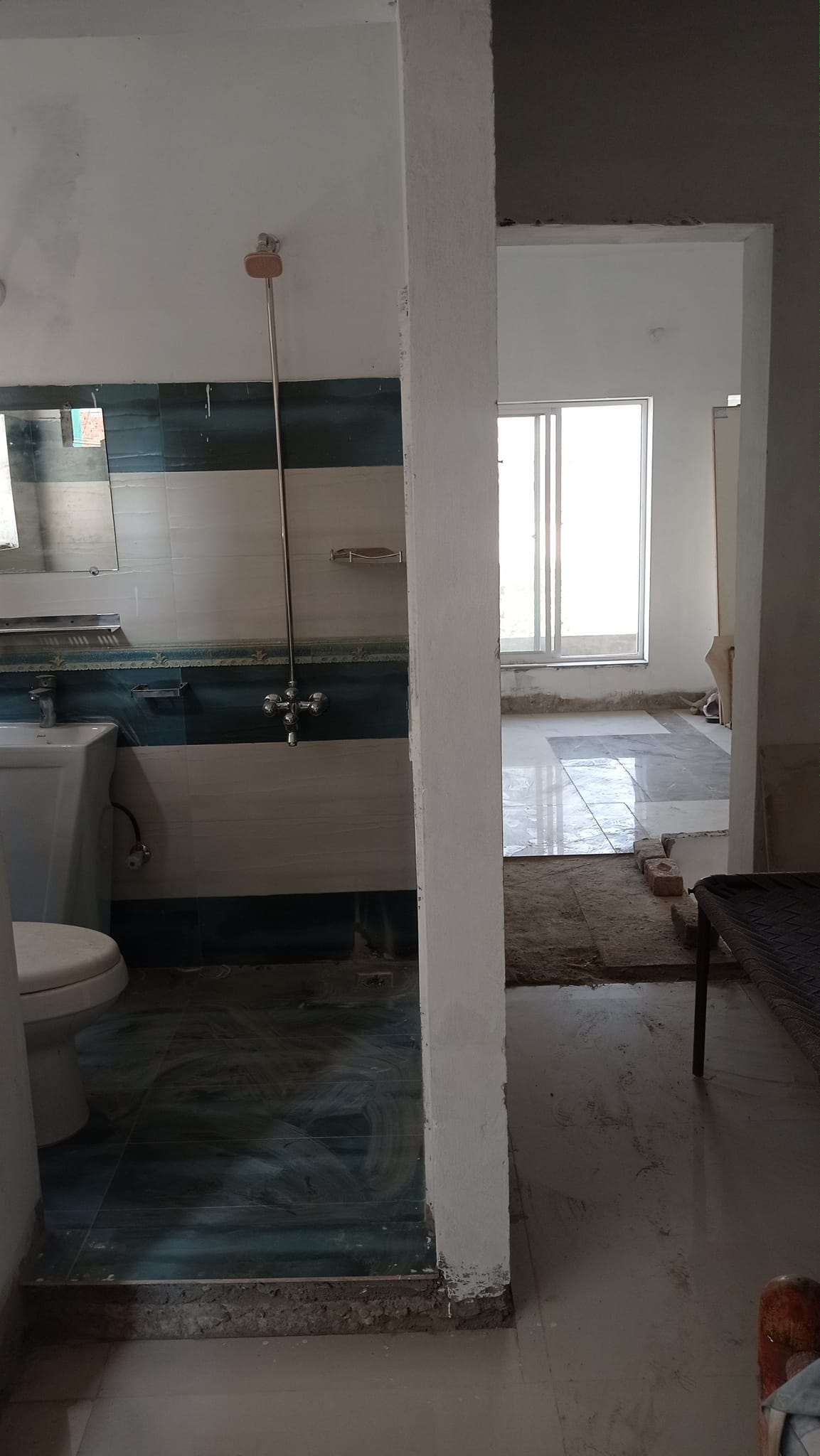 Flat available for rent Near UCP Shoukatkhanum Lahore