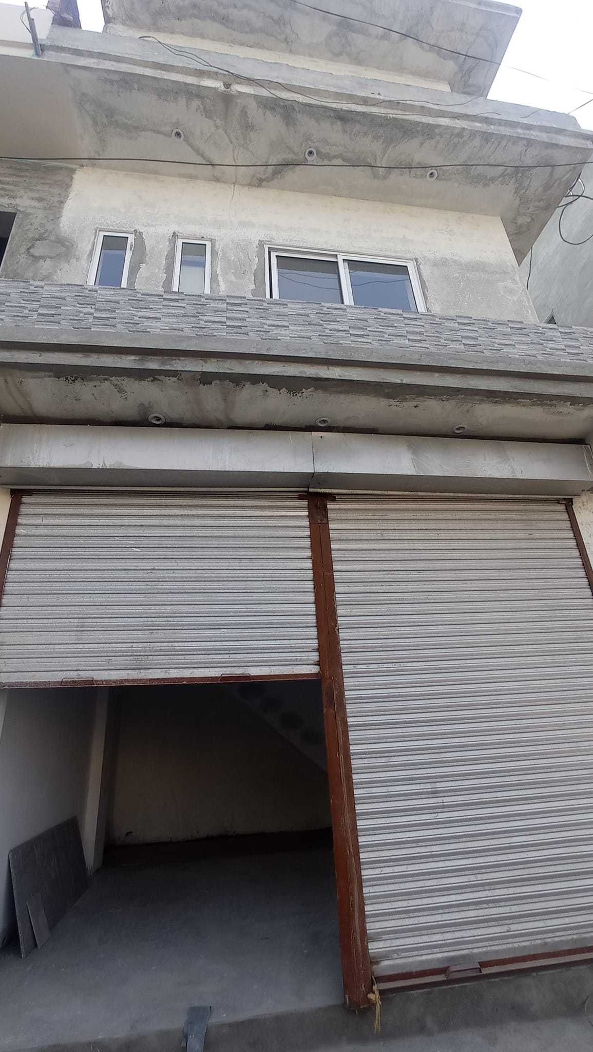 Flat available for rent Near UCP Shoukatkhanum Lahore