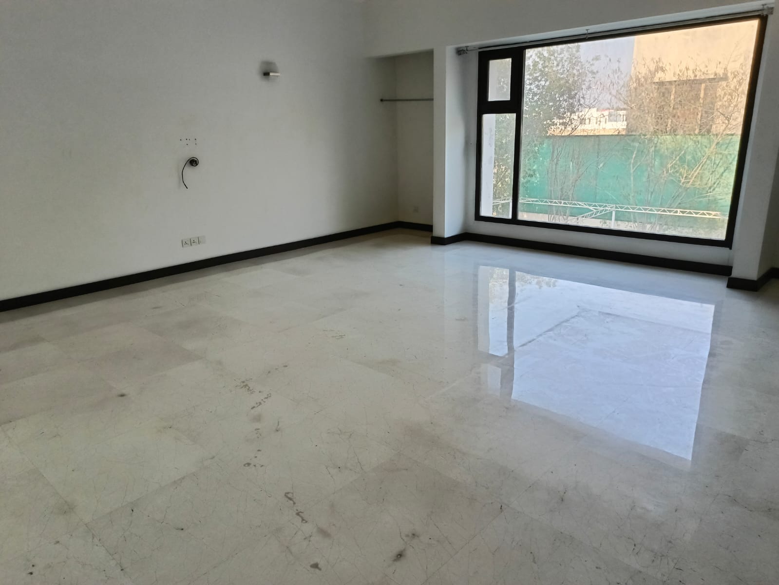 2000 SQYD BUNGALOW FOR RENT IN DEFENCE PHASE 8 KARACHI