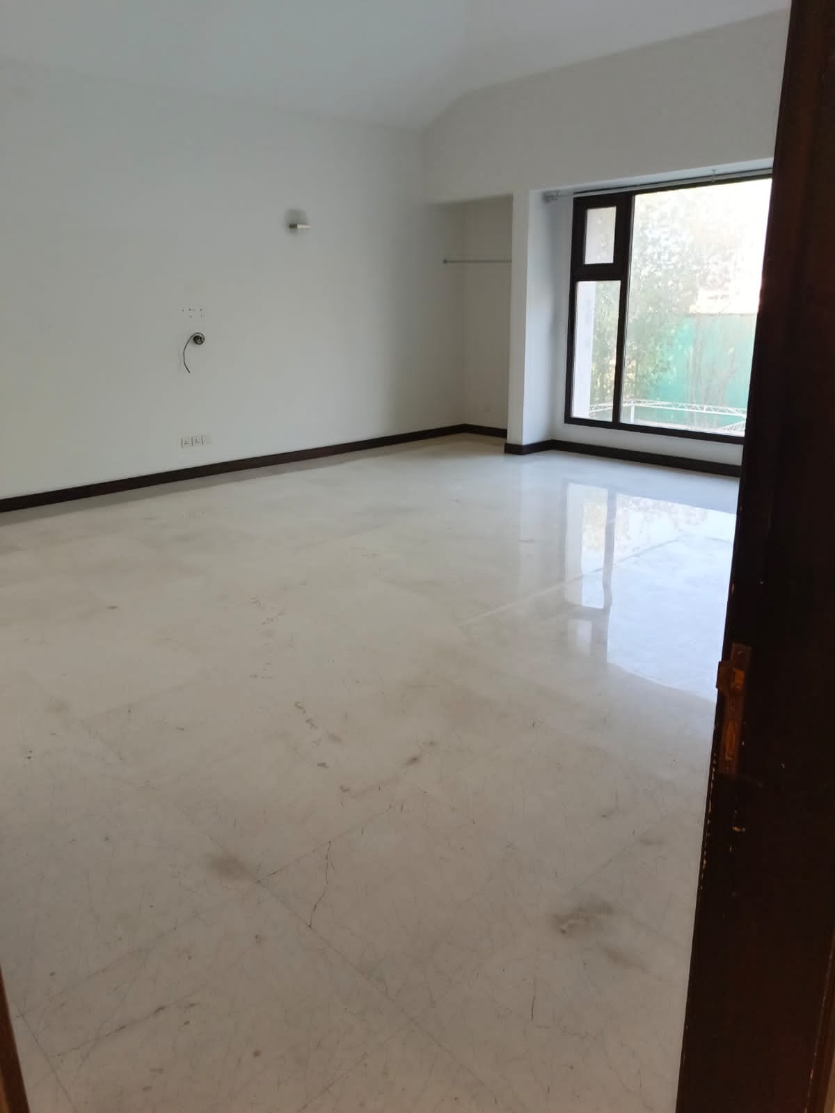 2000 SQYD BUNGALOW FOR RENT IN DEFENCE PHASE 8 KARACHI