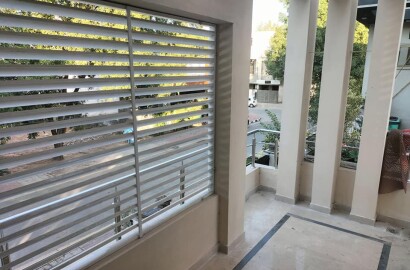 10 Marla Beautiful brand new Full House Available For Rent in Hussain Block Bahria town Lahore