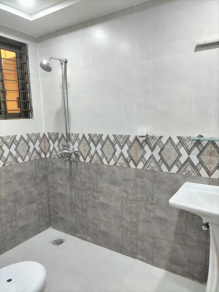 10 Marla Beautiful brand new Full House Available For Rent in Hussain Block Bahria town Lahore