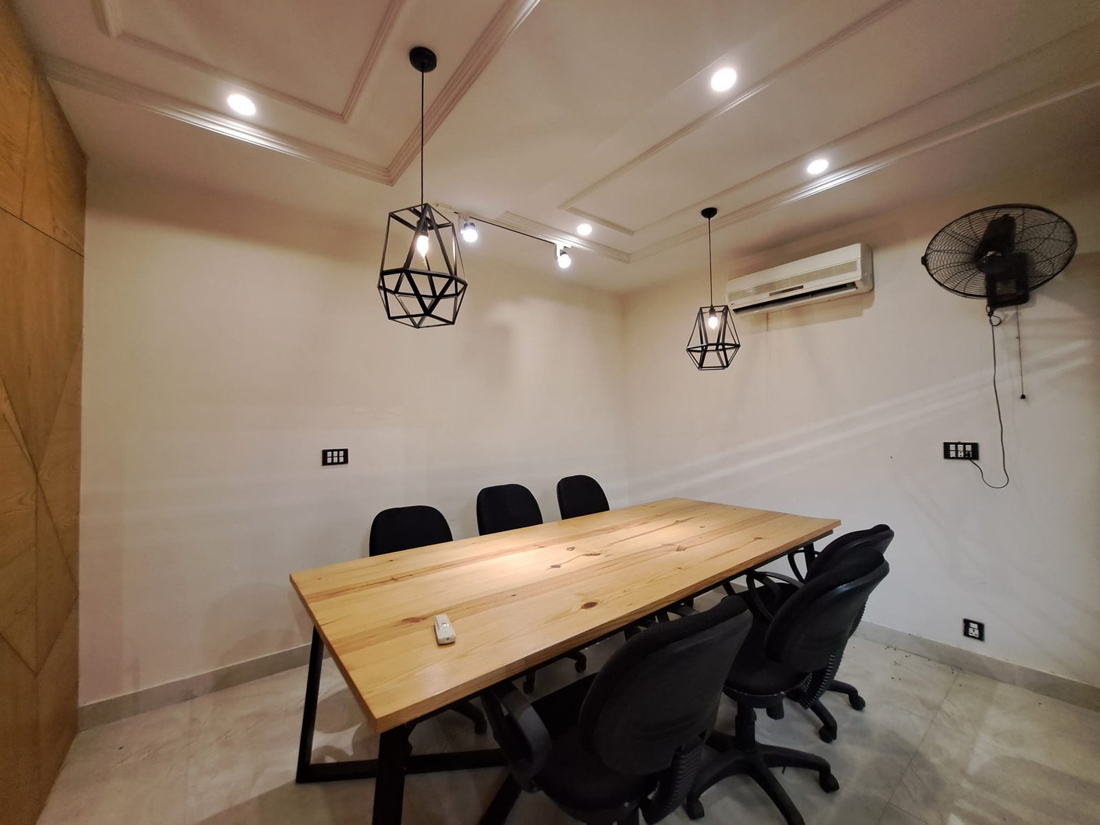 4 Marla Commercial Floor Available For Rent Fully Furnished in State Life Society Lahore