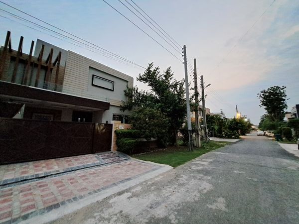 10 Marla Slightly Use House For Sale in State Life Society Lahore