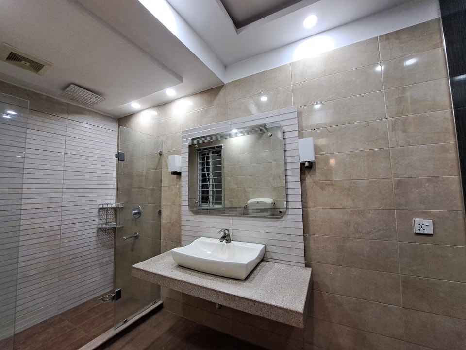 10 Marla Slightly Use House For Sale in State Life Society Lahore