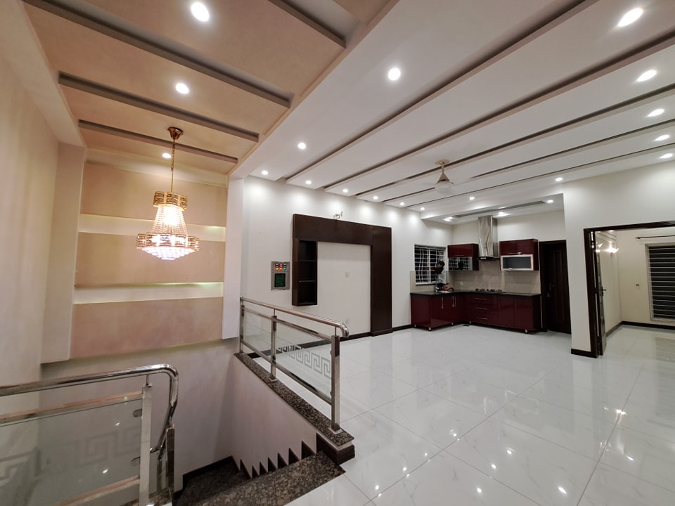 10 Marla Slightly Use House For Sale in State Life Society Lahore