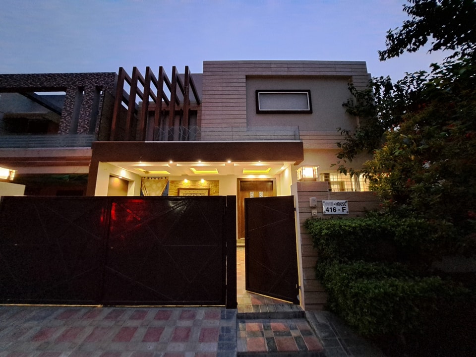 10 Marla Slightly Use House For Sale in State Life Society Lahore