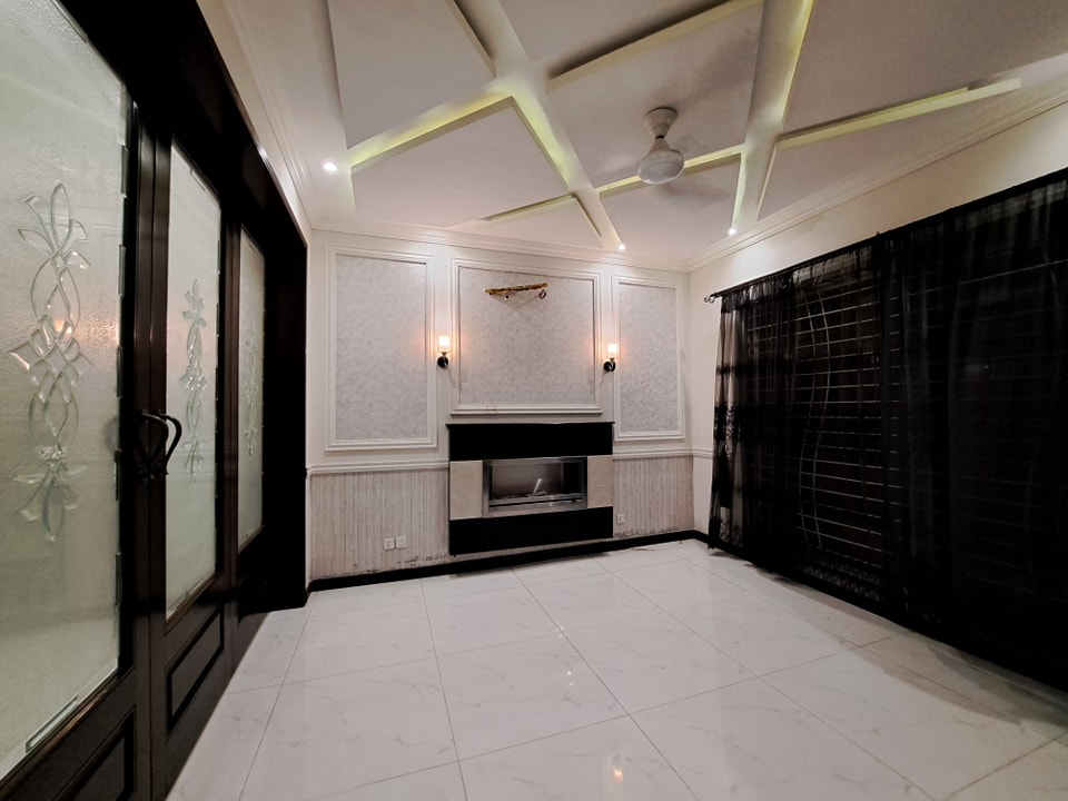 10 Marla Slightly Use House For Sale in State Life Society Lahore