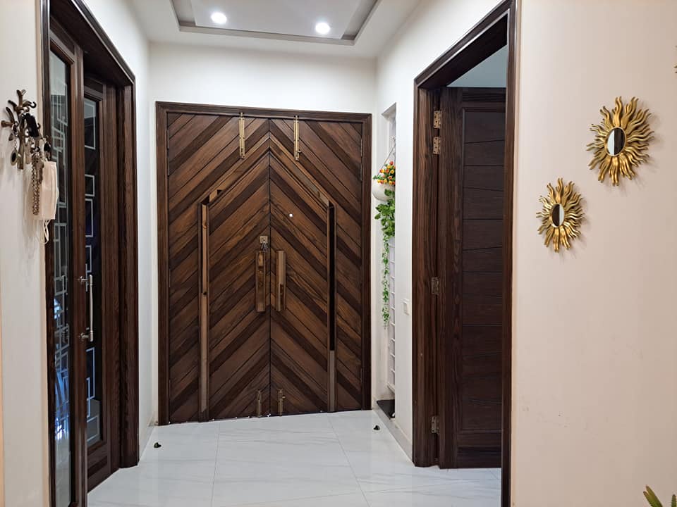 10 Marla Corner Slightly Used House  For Sale in State Life Society Lahore