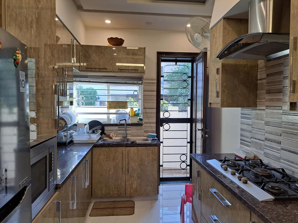 10 Marla Corner Slightly Used House  For Sale in State Life Society Lahore