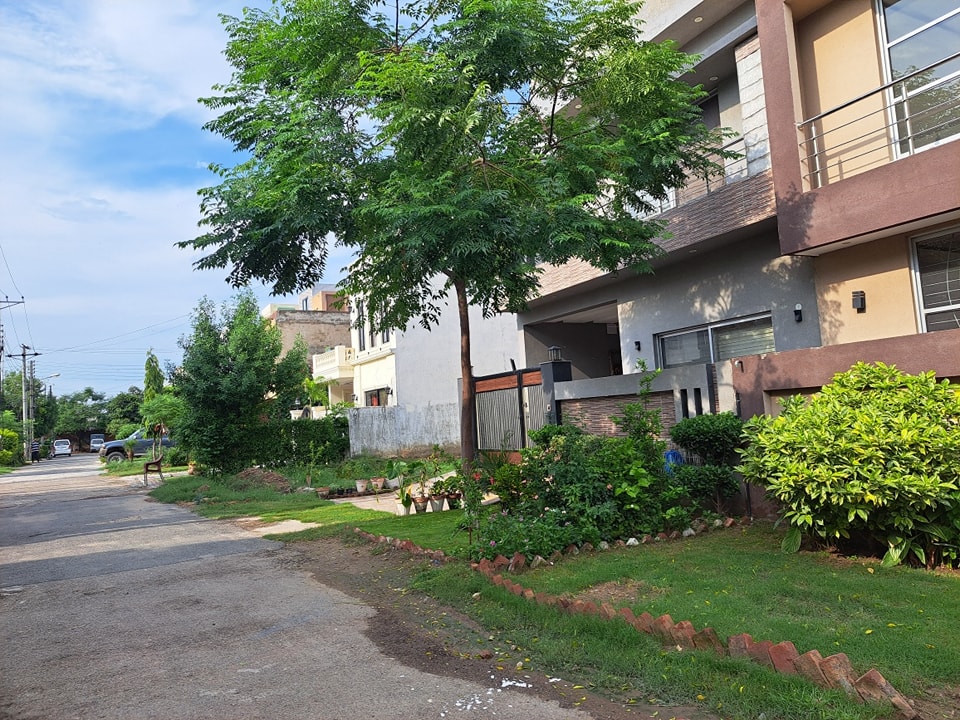 5 Marla Slightly Used House For Sale in State Life Society Lahore
