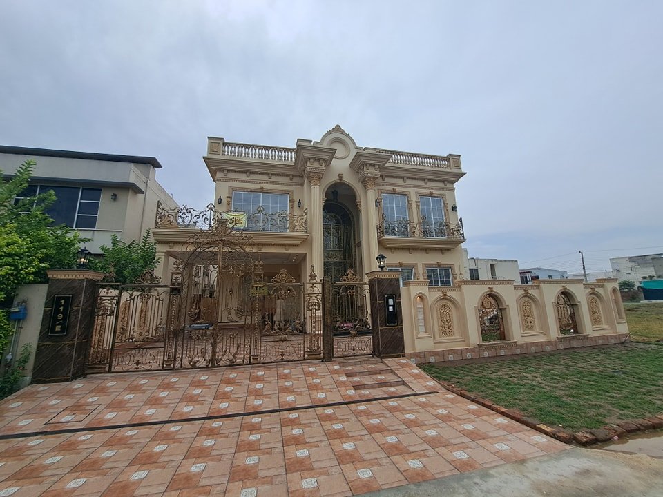 1 kanal Italian Style House For Sale in State Life Society Lahore