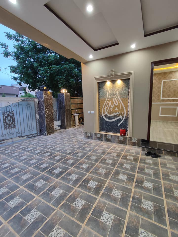 10 Marla Brand new house for sale in C block Punjab Society phase 2 near college rod near wapda town Lahore