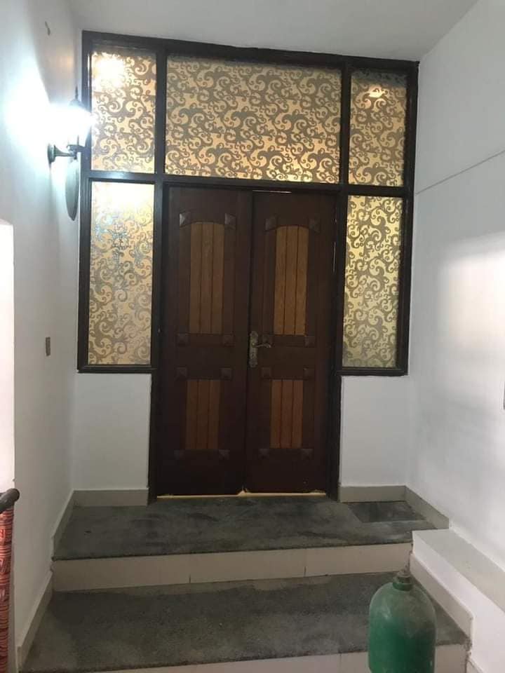 300 yards PORTION FOR SALE in  P.E.C.H.S Karachi