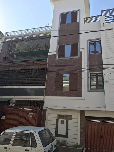 300 yards PORTION FOR SALE in  P.E.C.H.S Karachi