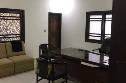 300 yards PORTION FOR SALE in  P.E.C.H.S Karachi