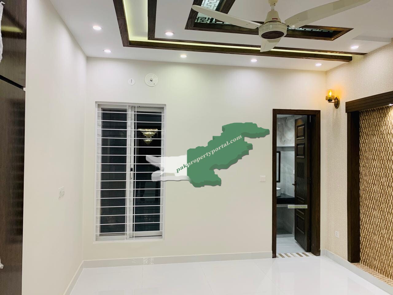 10 Marla Brand New House for Sale at Very Hot Location Bahria Town Lahore