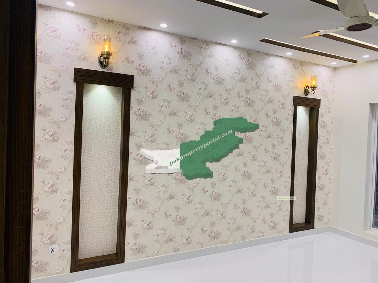 10 Marla Brand New House for Sale at Very Hot Location Bahria Town Lahore