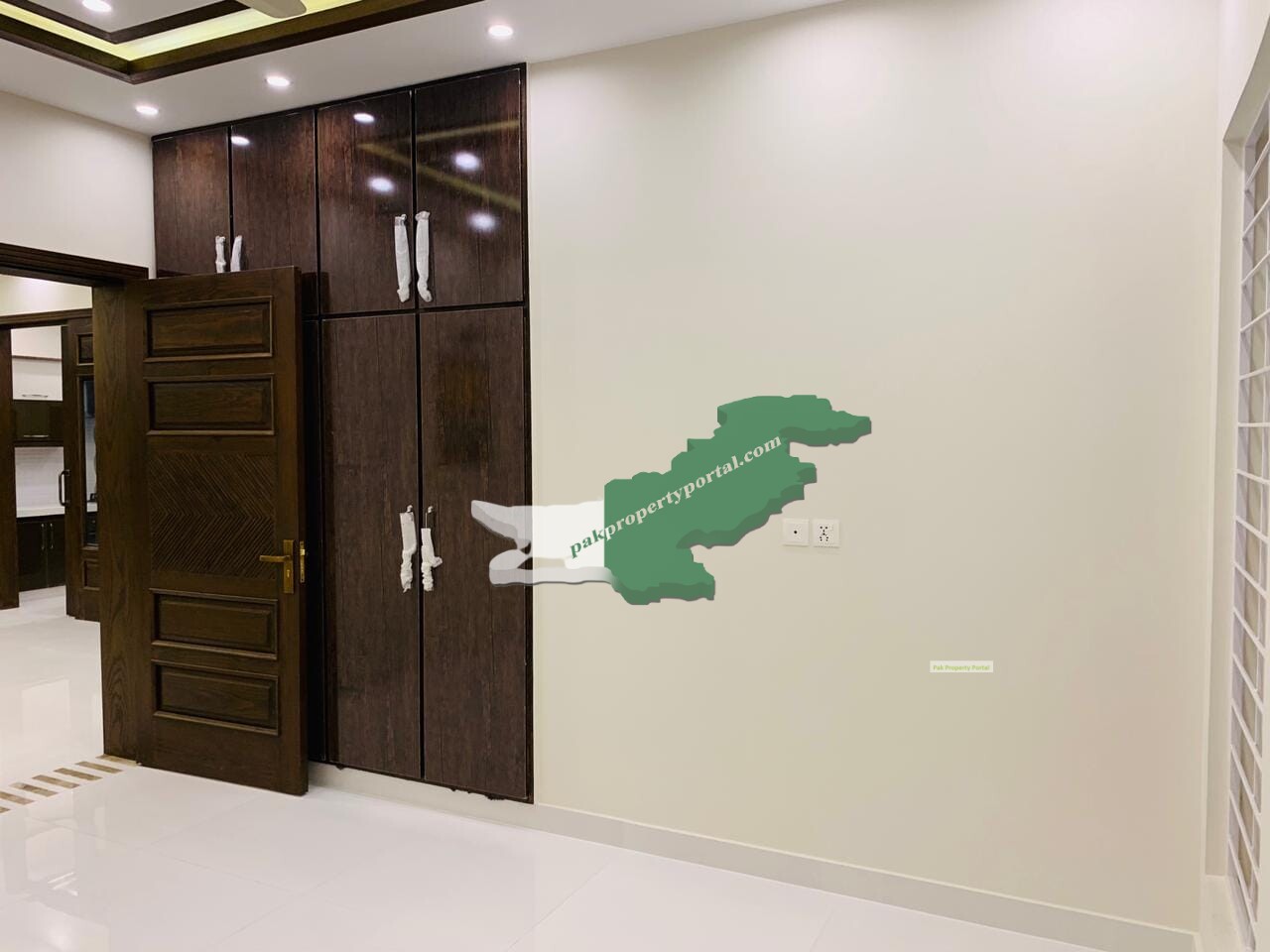 10 Marla Brand New House for Sale at Very Hot Location Bahria Town Lahore