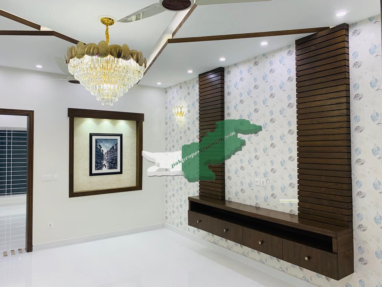 10 Marla Brand New House for Sale at Very Hot Location Bahria Town Lahore