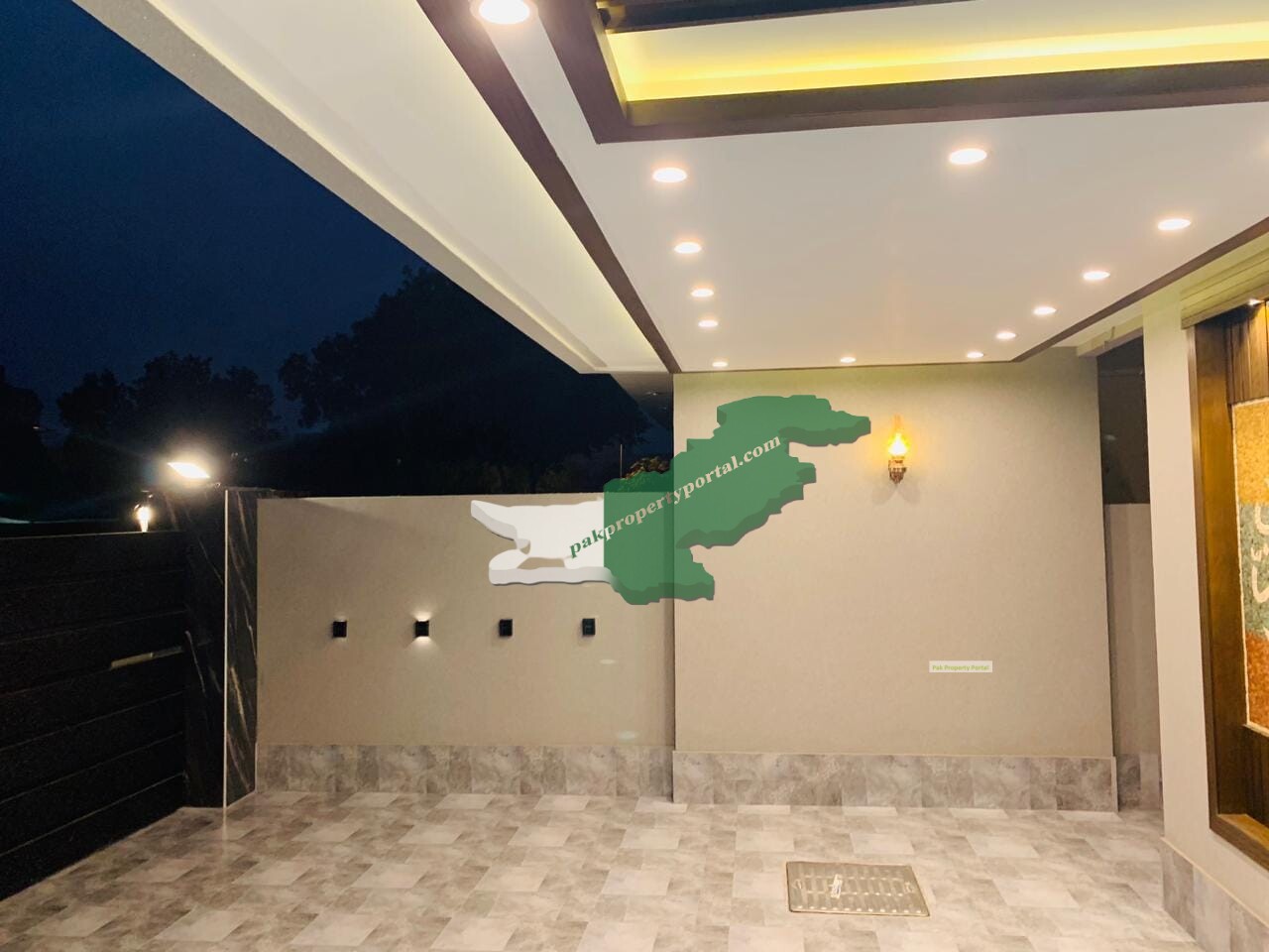 10 Marla Brand New House for Sale at Very Hot Location Bahria Town Lahore