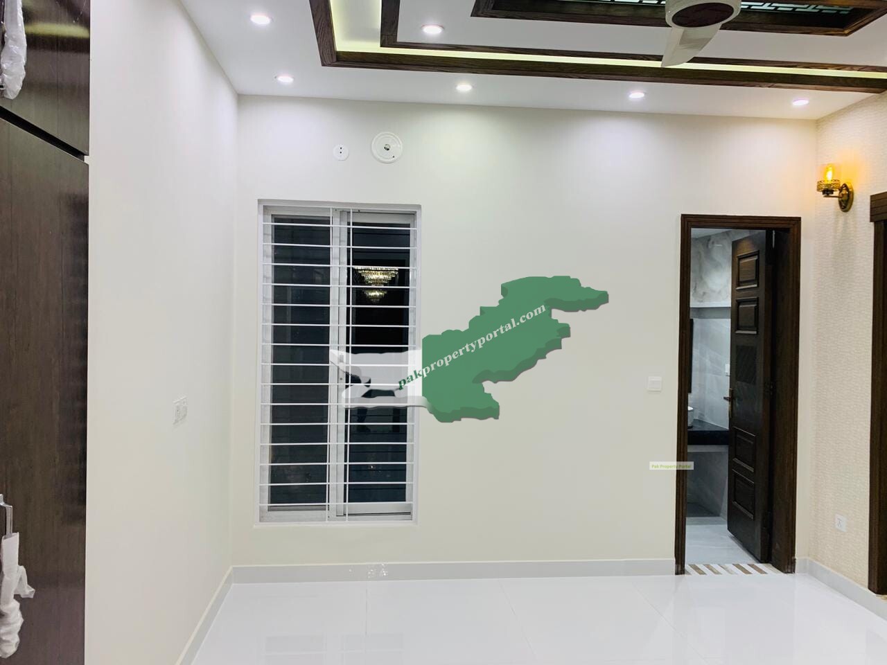 10 Marla Brand New House for Sale at Very Hot Location Bahria Town Lahore