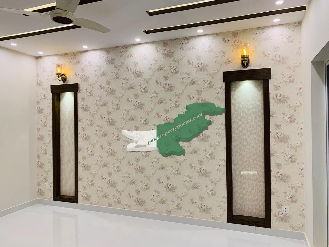 10 Marla Brand New House for Sale at Very Hot Location Bahria Town Lahore