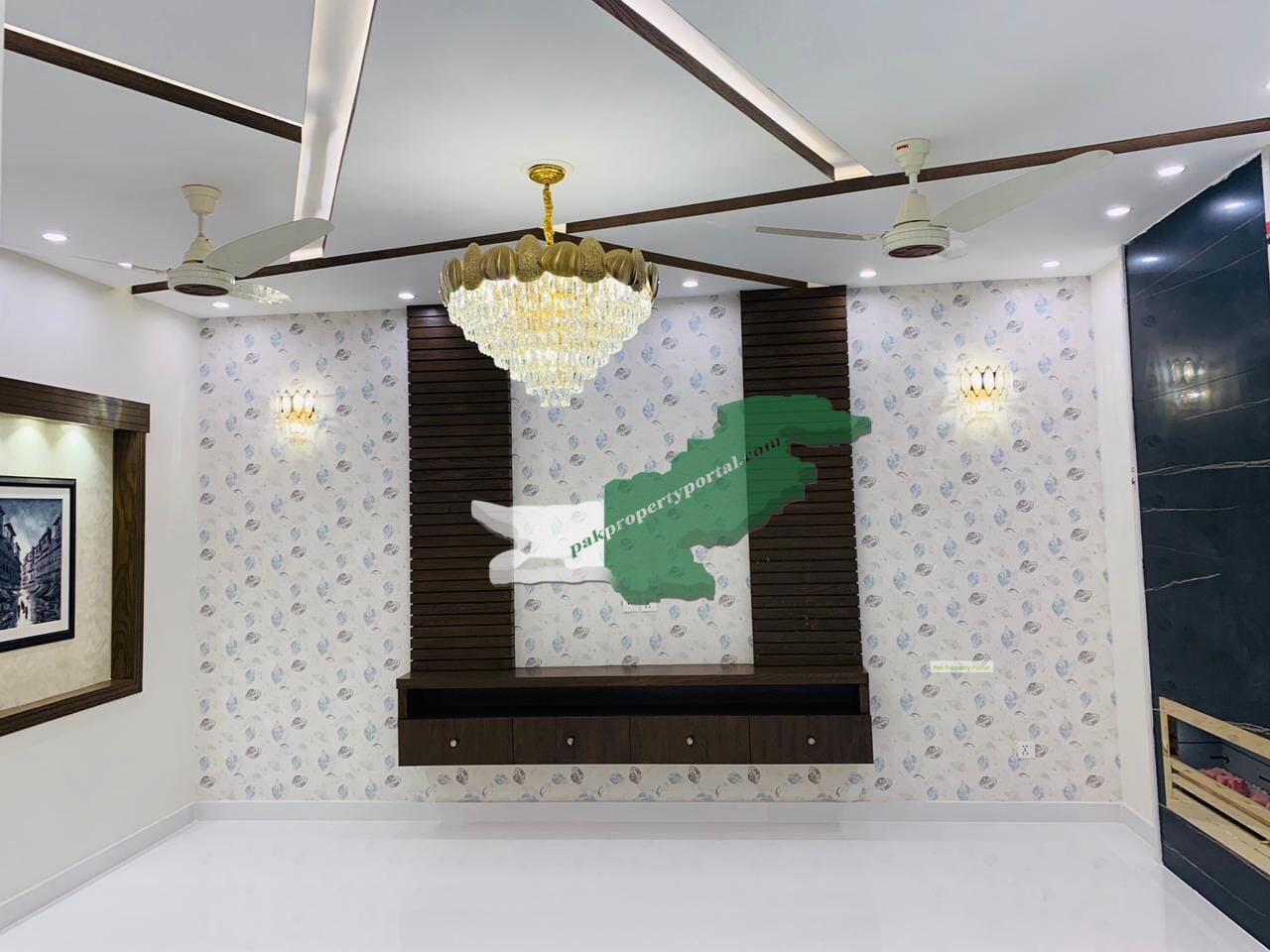 10 Marla Brand New House for Sale at Very Hot Location Bahria Town Lahore