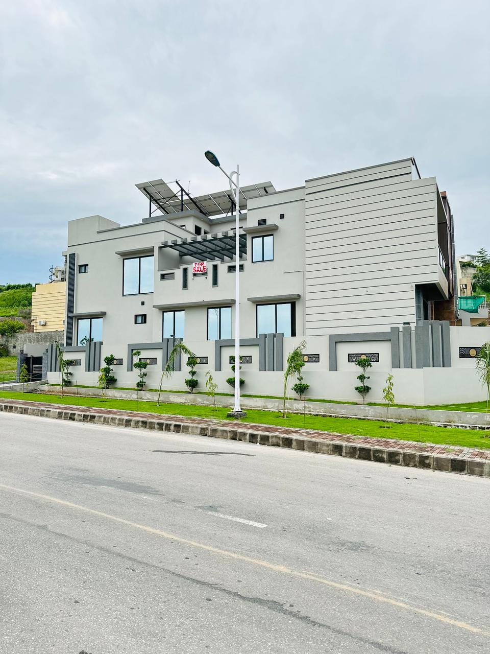 1 KANAL CORNER Designer HOUSE FOR SALE IN Overseas sectors  Phase-8 Bahria town Rawalpindi