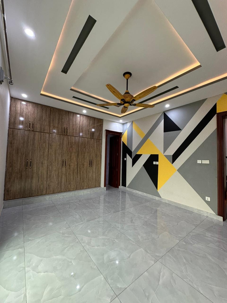 1 KANAL CORNER Designer HOUSE FOR SALE IN Overseas sectors  Phase-8 Bahria town Rawalpindi
