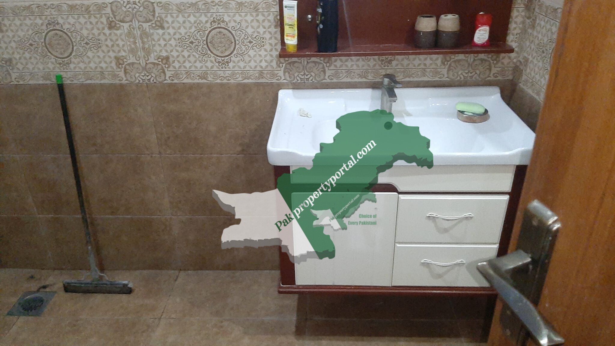 10 Marla Facing Park House for sale in PIA Colony Lahore