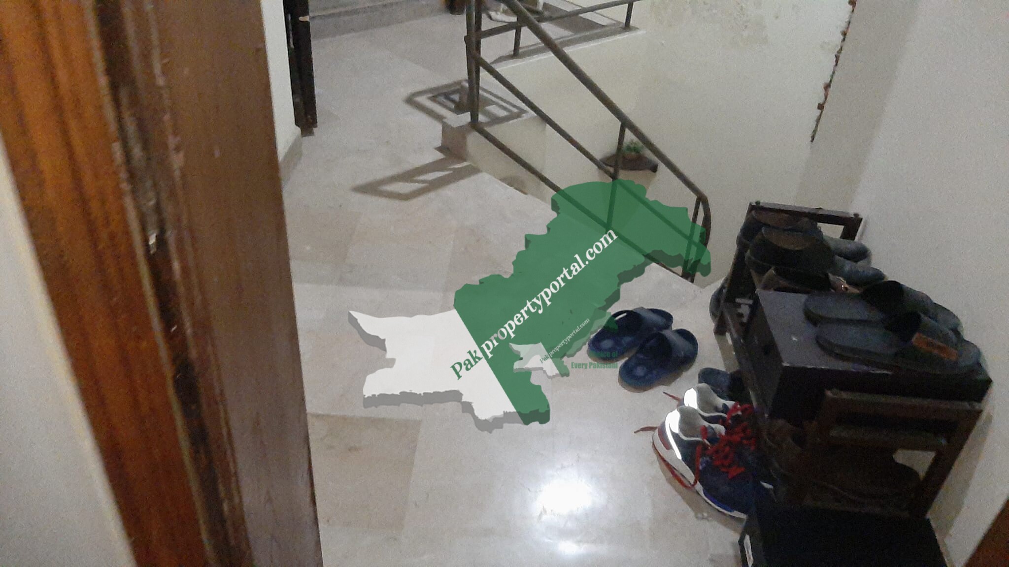 10 Marla Facing Park House for sale in PIA Colony Lahore