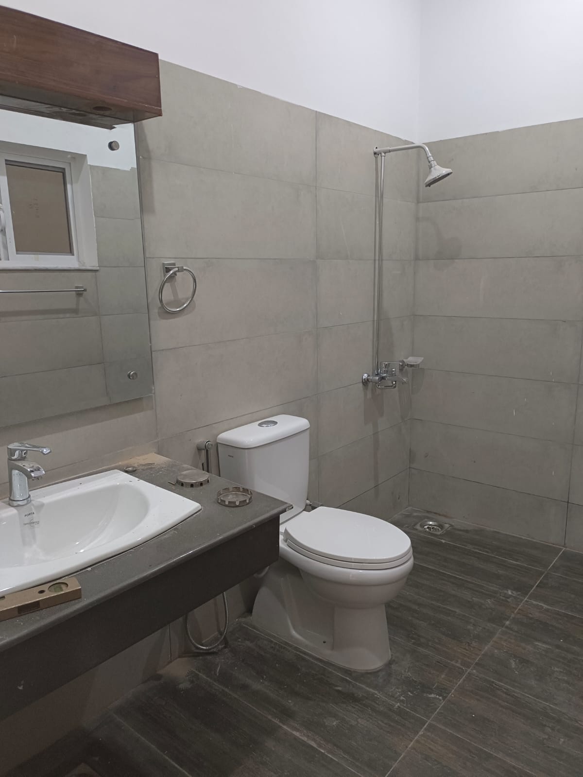 10 Marla Brand New House Available for Rent in Bahria Enclave Islamabad